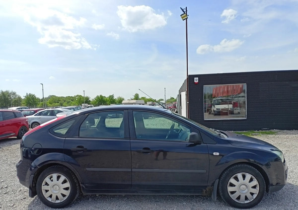 Ford Focus cena 4900 przebieg: 275000, rok produkcji 2006 z Warszawa małe 79